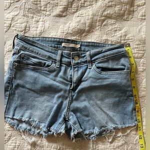 Cut off Levi shorts Light blue